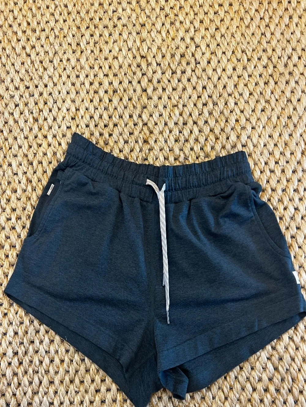 Vuori halo performance Shorts Women's Dreamknit in Teal SZ XS super soft, runnin